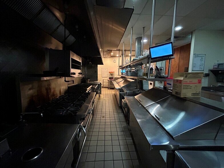 More Photos Of 2323 N Milwaukee Ave, Chicago Restaurant For Sale