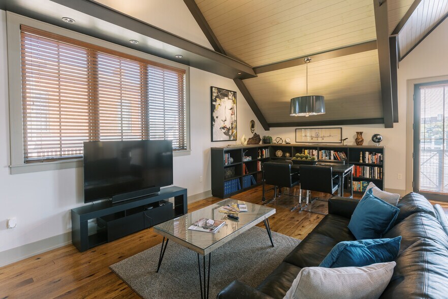 More Photos Of 300 Madison Pl, Lexington Apartments For Sale