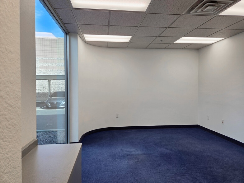 More Photos Of 1929 W Lone Cactus Dr, Phoenix Light Distribution For Lease