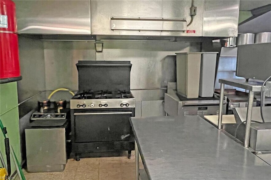 More Photos Of 504 W Lakeshore Dr, Kelleys Island Restaurant For Sale