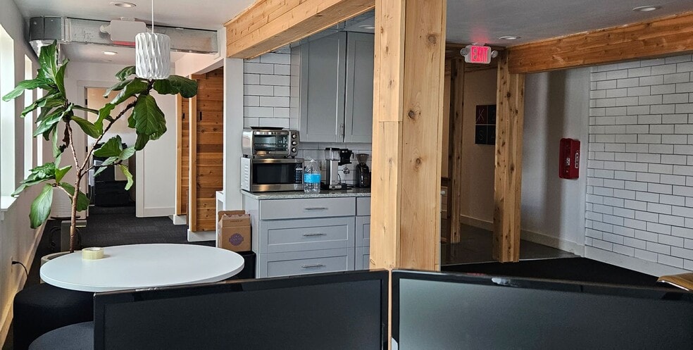 More Photos Of 6 Pike St, Cincinnati Storefront Retail Office For Sale