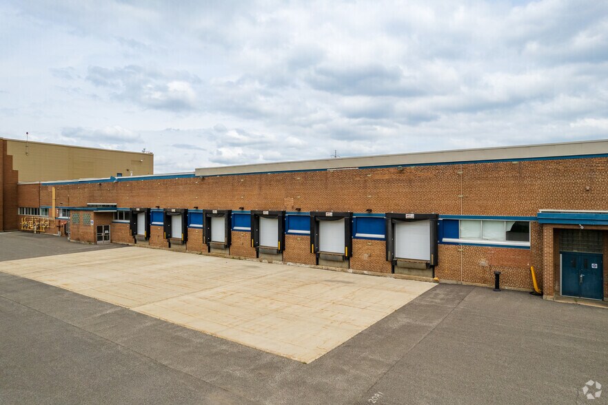 More Photos Of 7101 Rue Notre-Dame E, Montréal Warehouse For Lease