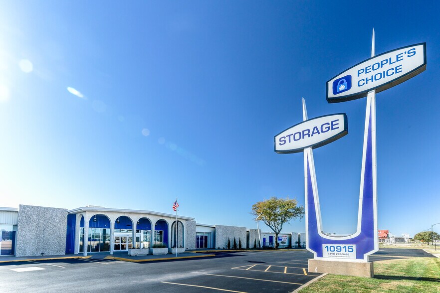 Primary Photo Of 10915 W Kellogg St, Wichita Freestanding For Lease