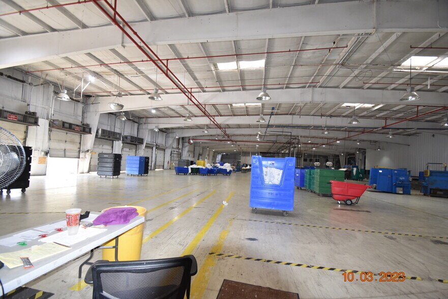 More Photos Of 956 N Broadway St, Greenville Distribution For Sale