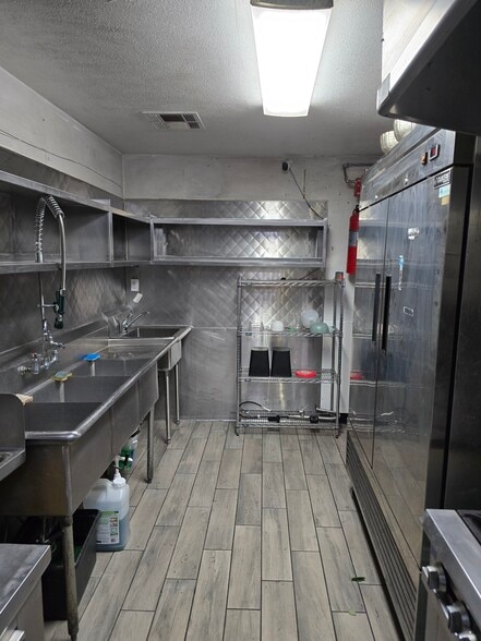 More Photos Of 301 W Main St, Avondale Restaurant For Lease