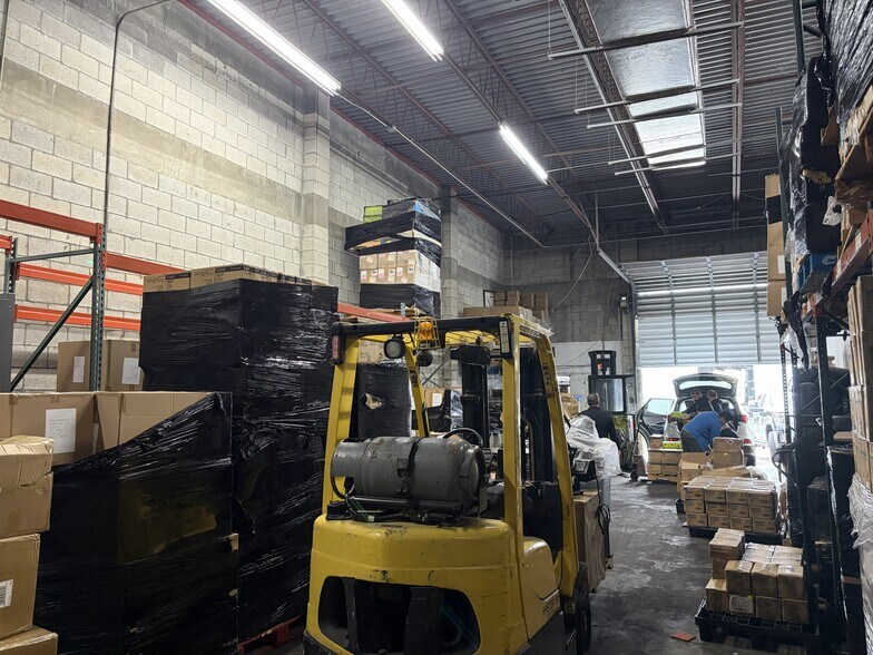 More Photos Of 2649 S Park Rd, Hallandale Warehouse For Lease