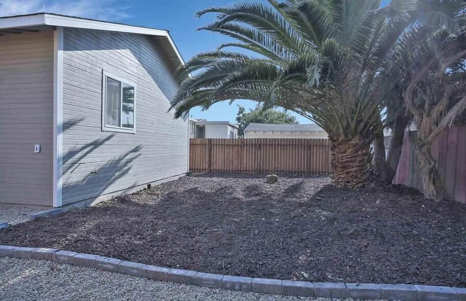 More Photos Of 1753 Church St, Oakland Specialty For Lease
