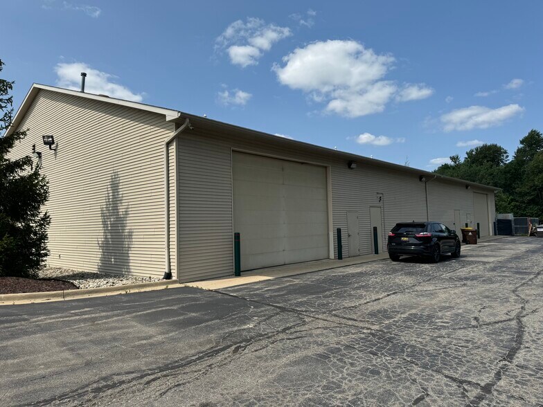 More Photos Of 1798 Holloway Dr, Holt Showroom For Lease