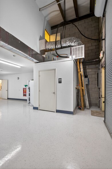 More Photos Of 3097-3117 SE Gran Park Way, Stuart Light Manufacturing For Sale