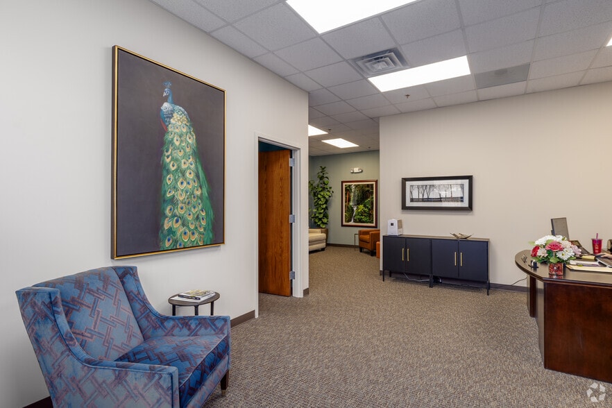 More Photos Of 365 Surryse Rd, Lake Zurich Office For Sale