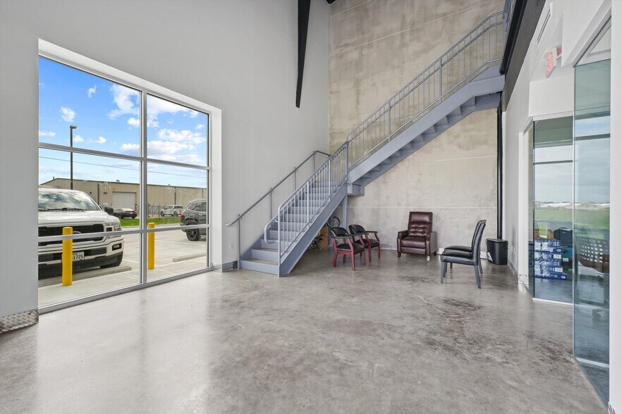 More Photos Of 2050 Commerce Dr, Rosenberg Warehouse For Sale