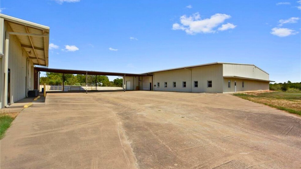 More Photos Of 4146 W US Highway 79, Rockdale Warehouse For Sale