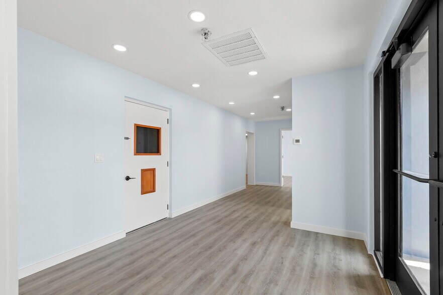More Photos Of 1195 Kapp Dr, Clearwater Coworking Space