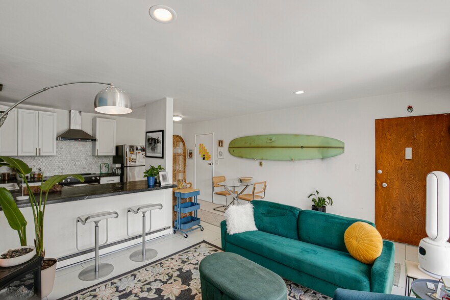 More Photos Of 1959 Grace Ave, Los Angeles Apartments For Sale