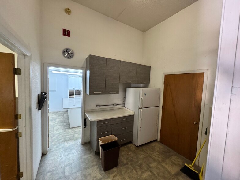 More Photos Of 601 Lemon St, Port Orange Warehouse For Sale