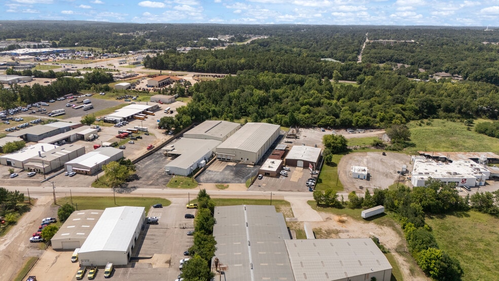 More Photos Of 2307 E Erwin St, Tyler Manufacturing For Lease