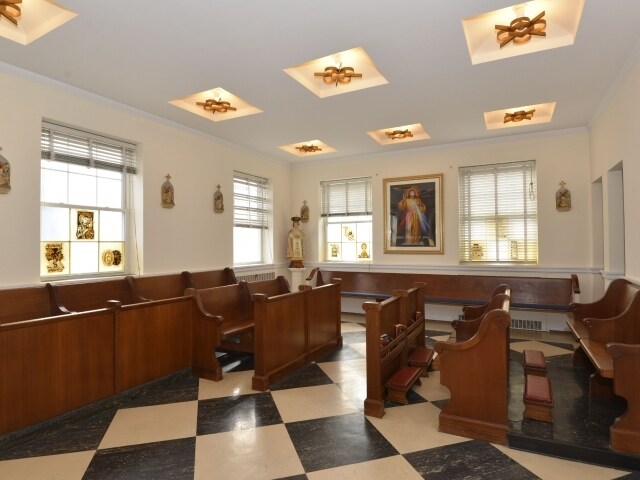 More Photos Of 260 S Wellwood Ave, Lindenhurst Loft Creative Space For Sale