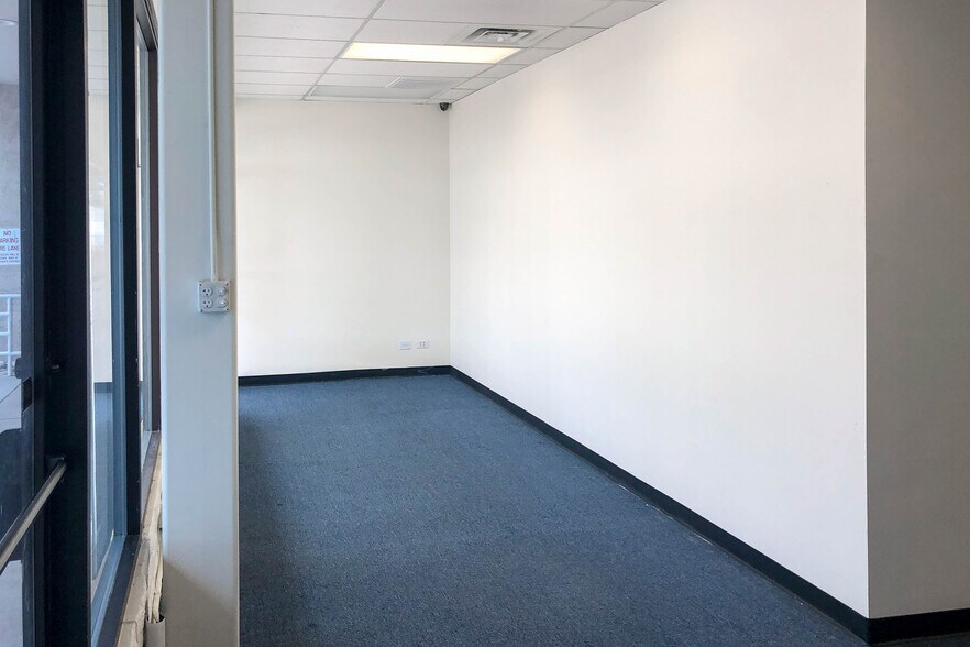 More Photos Of 250 E Dry Creek Rd, Littleton Unknown For Lease