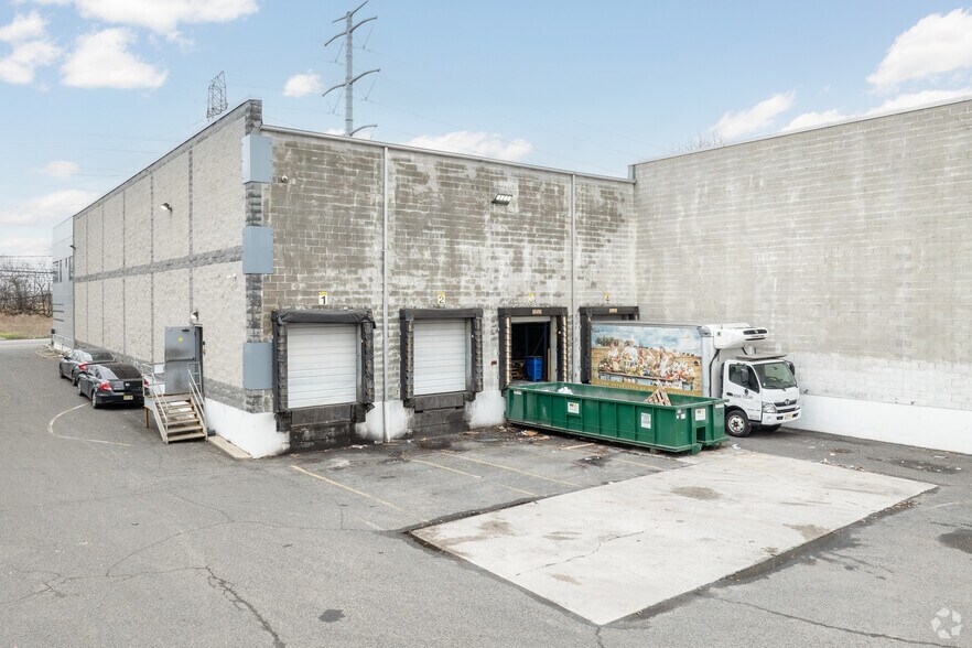 More Photos Of 4800 West Side Ave, North Bergen Warehouse For Lease