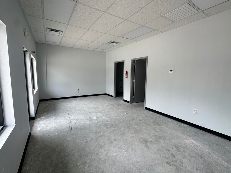 More Photos Of 13807 Bulverde Rd, San Antonio Flex For Sale