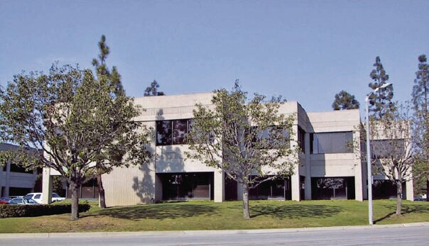 More Photos Of 18012 Sky Park Cir, Irvine Office For Lease