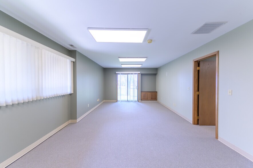 More Photos Of 1250 Executive Pl, Geneva Office For Lease