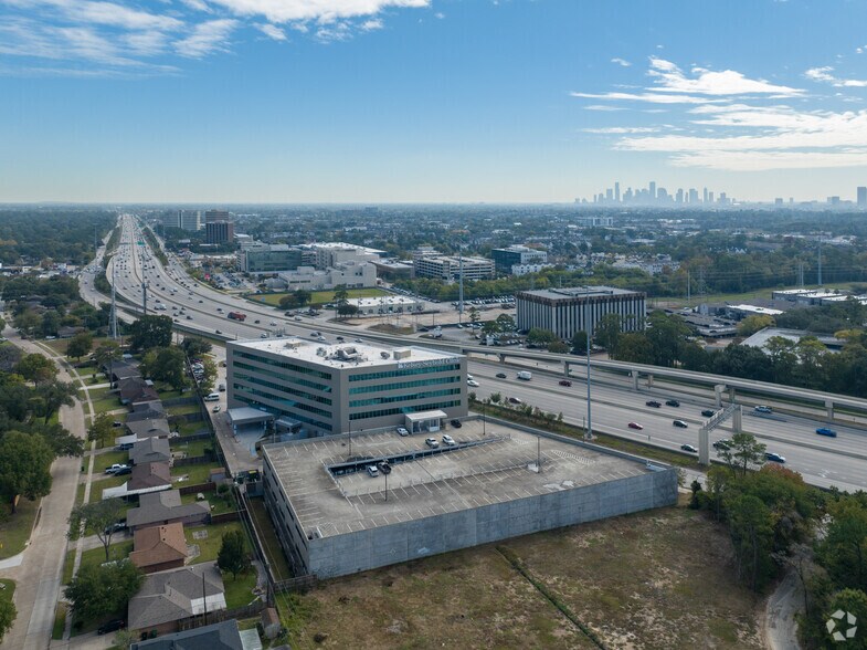 More Photos Of 1900 North Loop W, Houston Medical For Lease