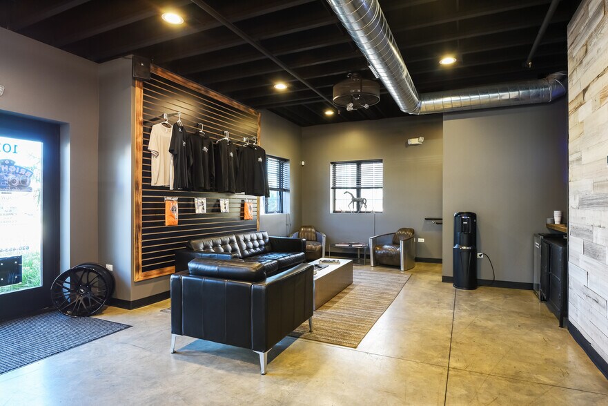 More Photos Of 2108-2260 Ferry Rd, Naperville Showroom For Sale