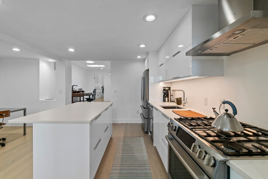 More Photos Of 422 S Highland Ave, Baltimore Storefront Retail Residential For Sale