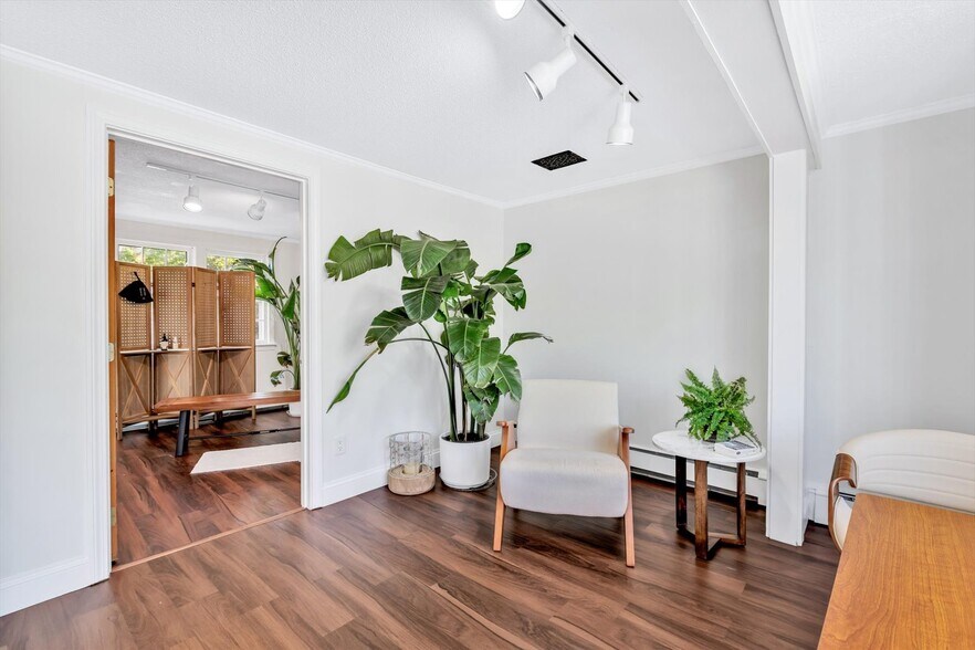 More Photos Of 1049 Main St, West Barnstable Medical For Sale