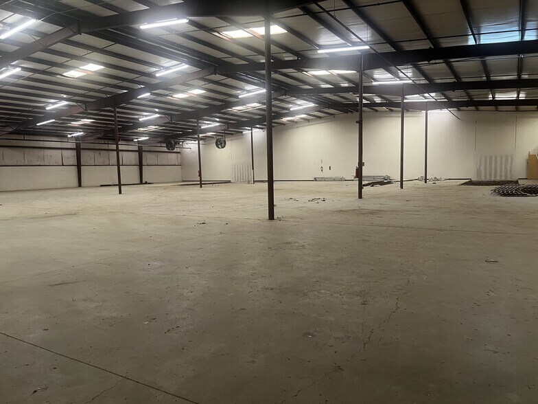 More Photos Of 7003 S Cooper St, Arlington Light Manufacturing For Lease