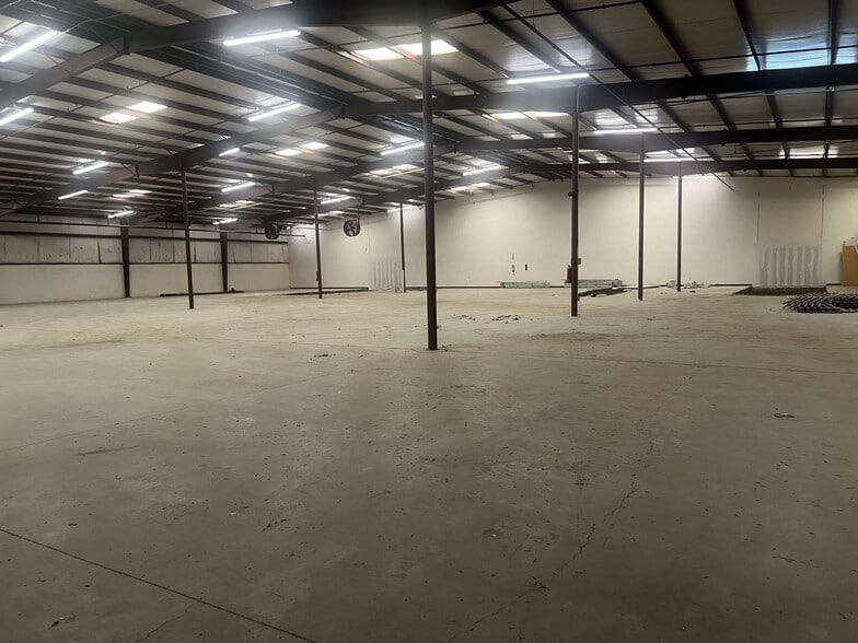 More Photos Of 7003 S Cooper St, Arlington Light Manufacturing For Sale