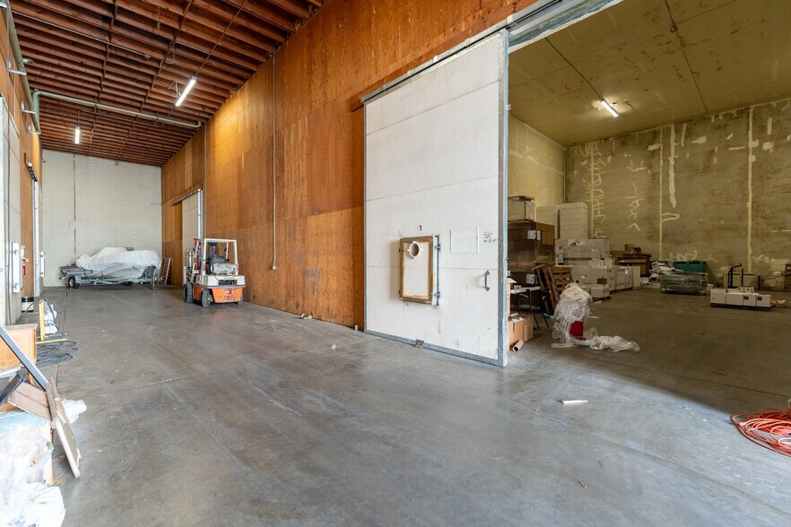 More Photos Of 135 Wapato Way, Manson Warehouse For Sale