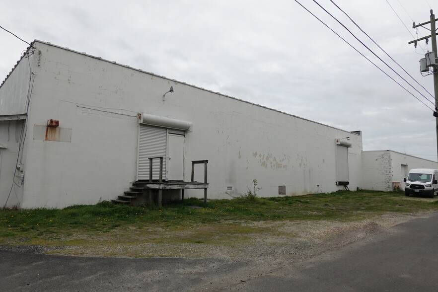 More Photos Of 9616-9800 Hosier St, Newport News Warehouse For Lease
