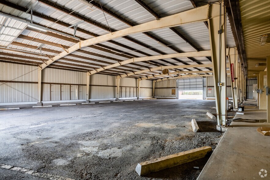 More Photos Of 605 E Yukon Rd, Odessa Warehouse For Lease