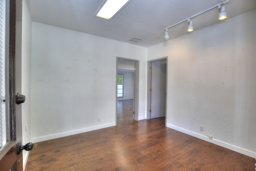 More Photos Of 928 Garden St, Santa Barbara Office For Sale