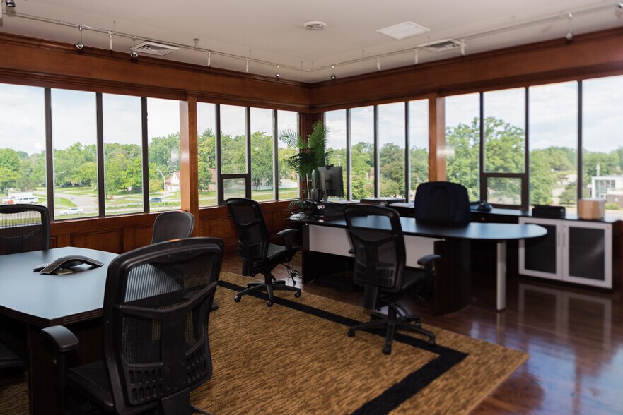 More Photos Of 20800 Southfield Rd, Southfield Unknown For Lease