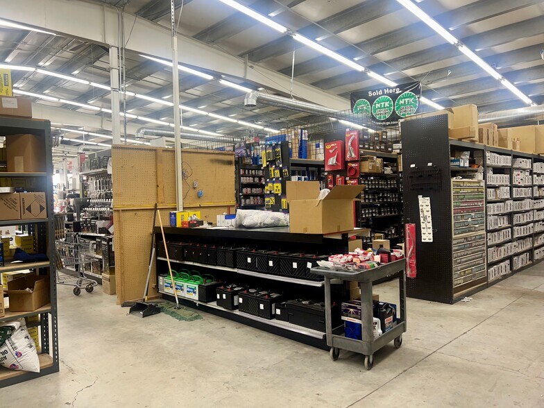 More Photos Of 950 W Columbia Dr, Kennewick Freestanding For Lease