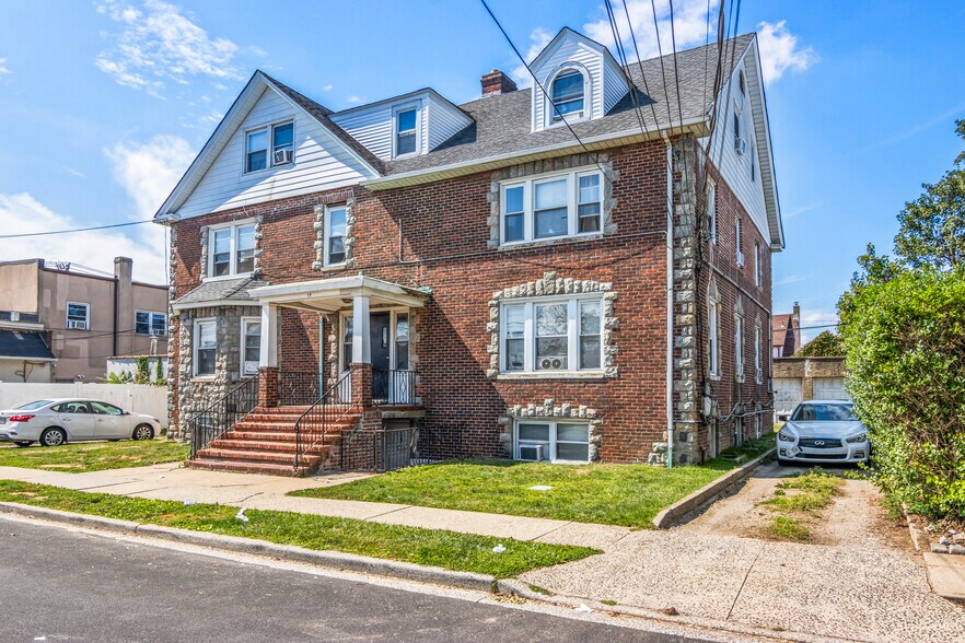More Photos Of 19 Madison Ave, Franklin Square Apartments For Sale