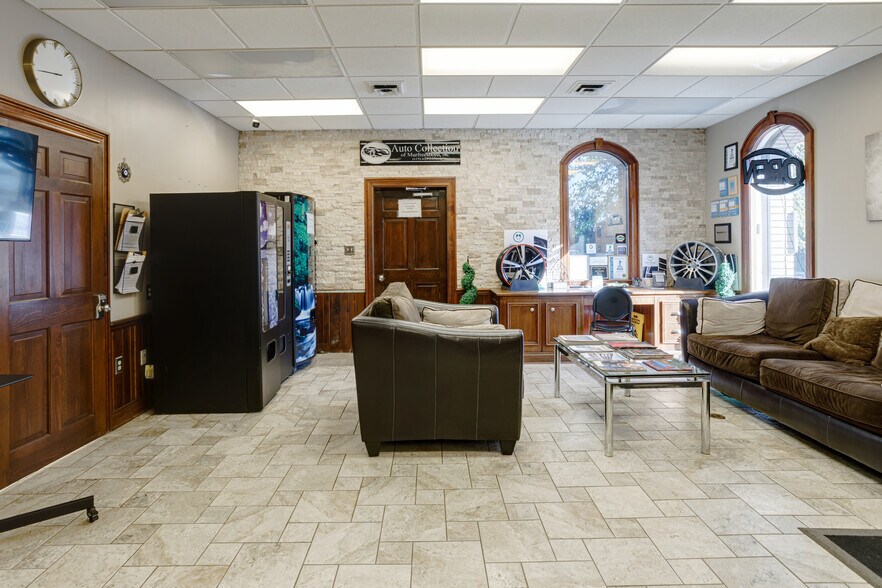 More Photos Of 806 Old Fort Pky, Murfreesboro Flex For Sale