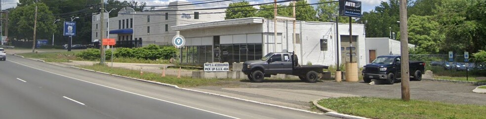 Primary Photo Of 174 Route 17 N, Upper Saddle River Freestanding For Lease