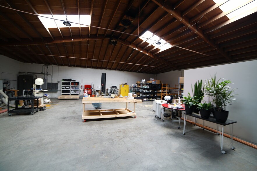 More Photos Of 3605 E 8th St, Los Angeles Distribution For Lease