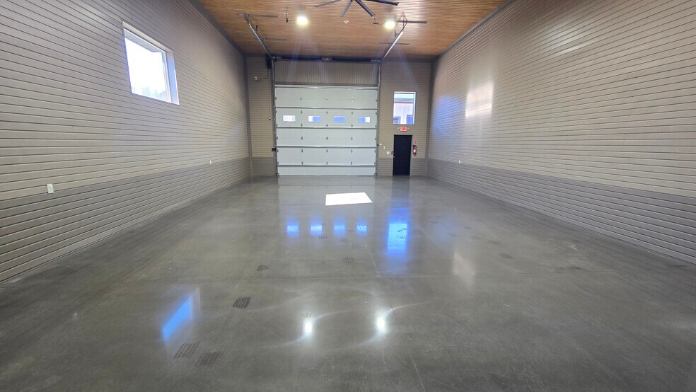 More Photos Of 144 McCrary Rd, Mooresville Flex For Lease