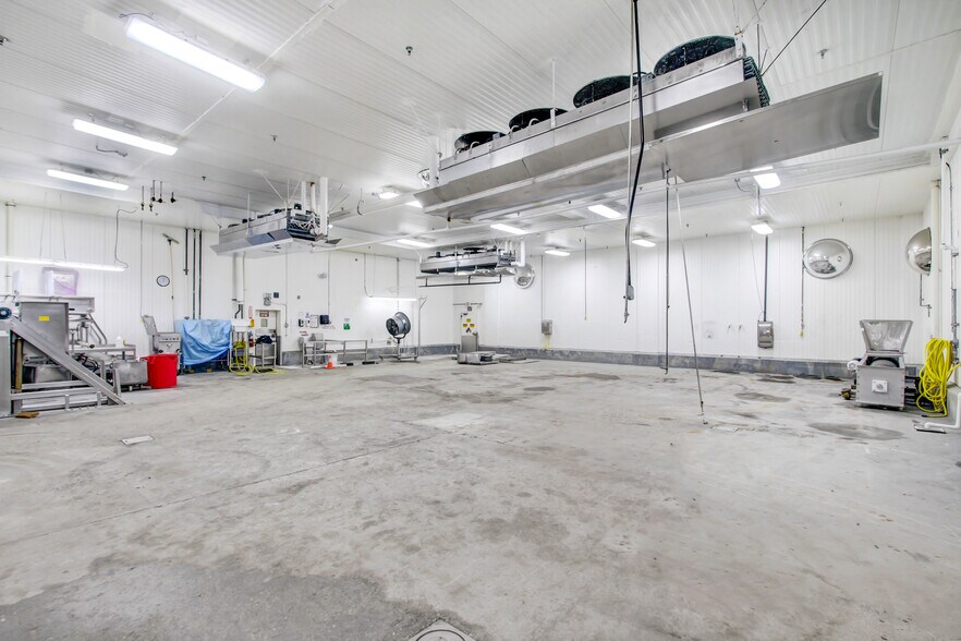 More Photos Of 1120 W Foothill Blvd, Azusa Refrigeration Cold Storage For Lease