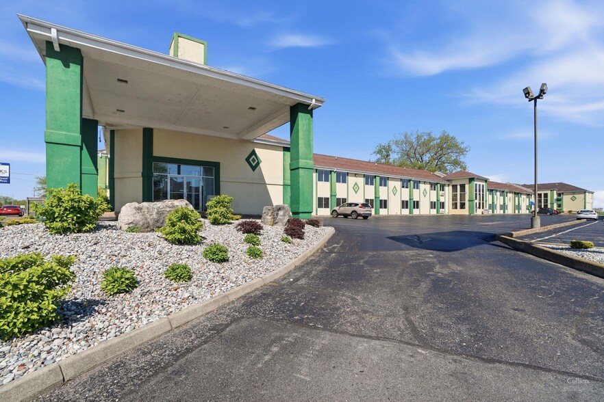 More Photos Of 1723 E Perry St, Port Clinton Hotel For Sale