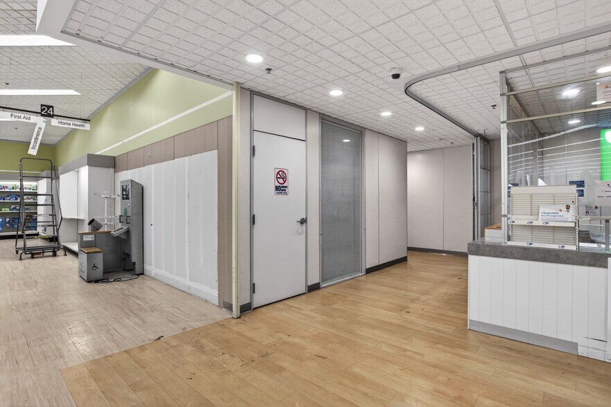 More Photos Of 5627-5699 Chestnut St, Philadelphia Drugstore For Lease