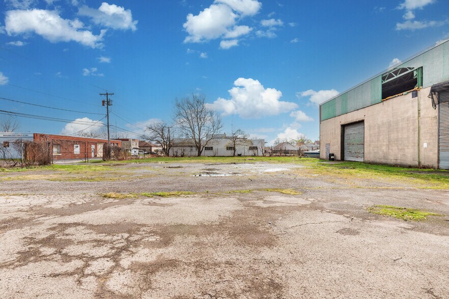 More Photos Of 2425 Hyde Park Blvd, Niagara Falls Freestanding For Sale