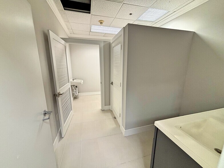 More Photos Of 901 Clint Moore Rd, Boca Raton Loft Creative Space For Sale