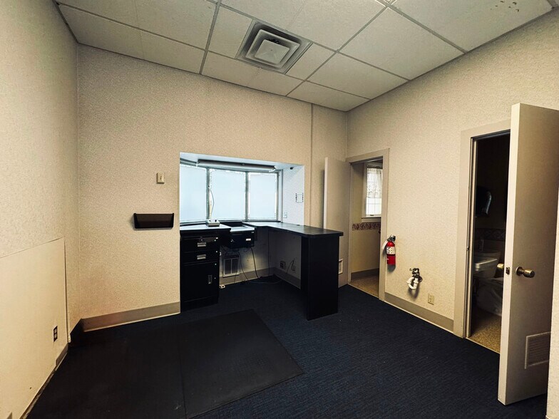 More Photos Of 2815 E Michigan Ave, Jackson Bank For Sale