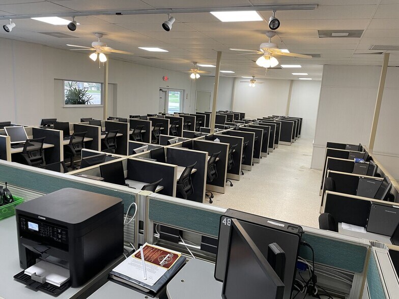 More Photos Of 180 Burgess Rd, Pensacola Freestanding For Lease